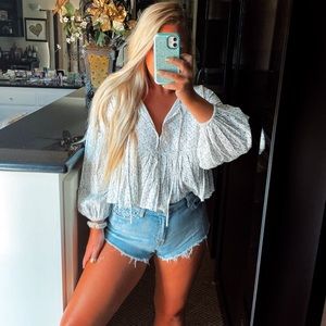 🆕 NWT White and black peasant puff sleeve crop top